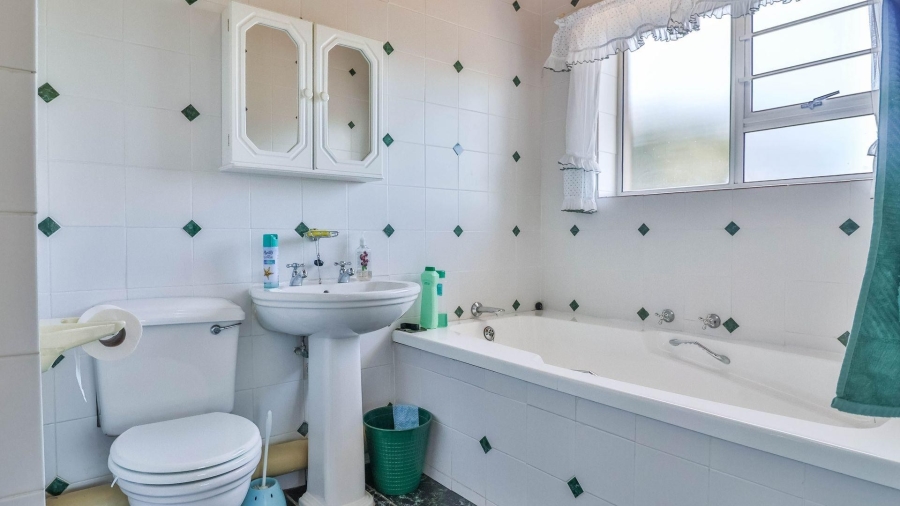 6 Bedroom Property for Sale in De Kelders Western Cape